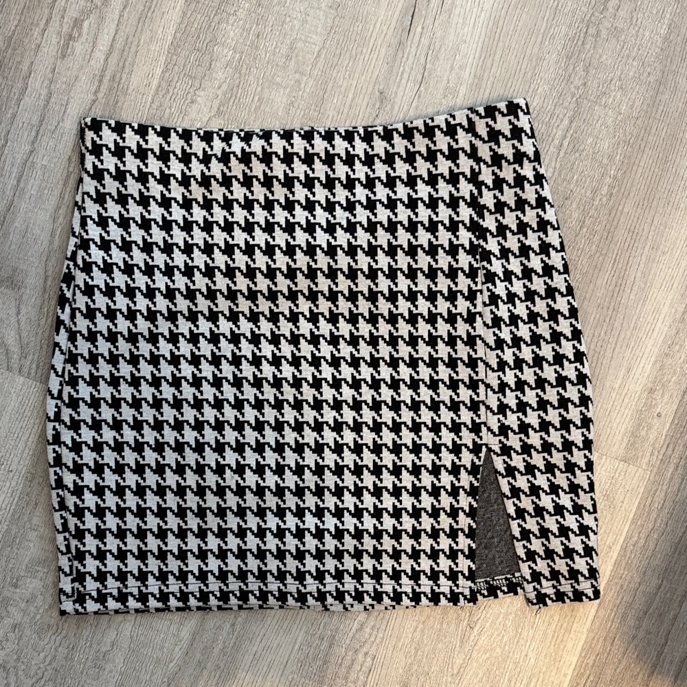 Fashion Nova Houndstooth Mini Skirt in Black and White